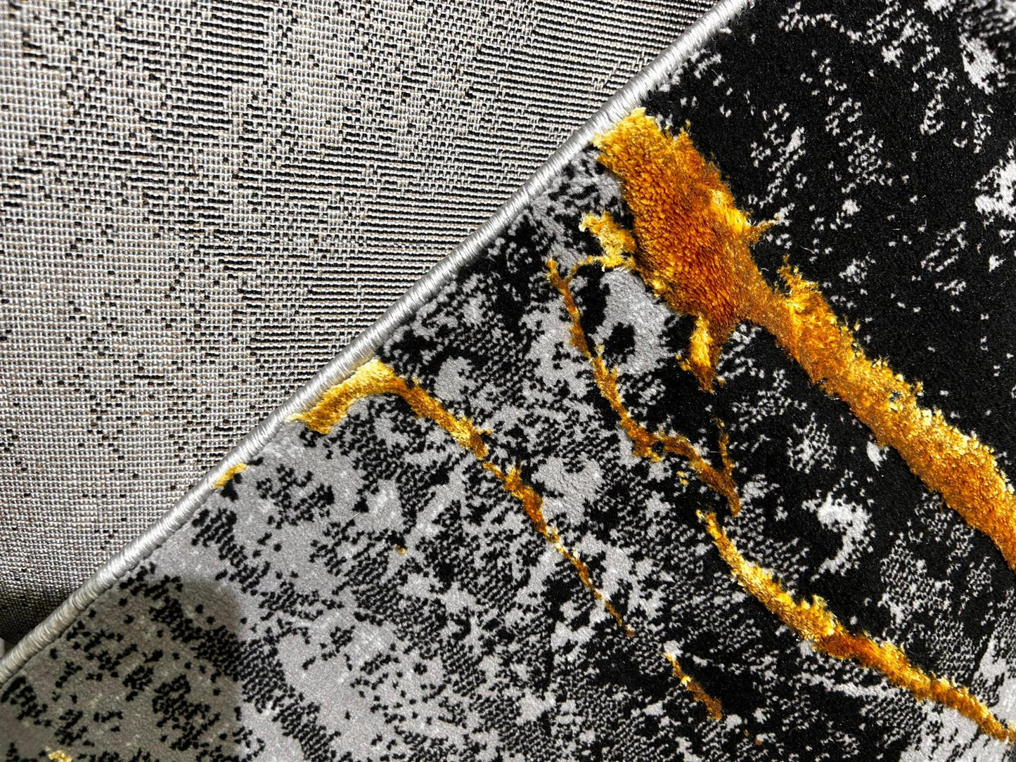 Covor cu design modern TOKYO, Negru/Auriu