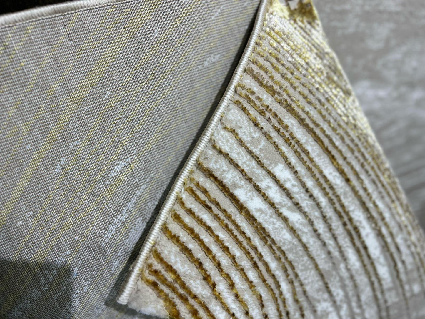 Covor cu design modern TOKYO, Cream/gold